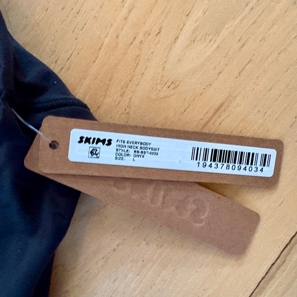 SKIMS Black Scoop Neck Bodysuit - Picture 4 of 4
